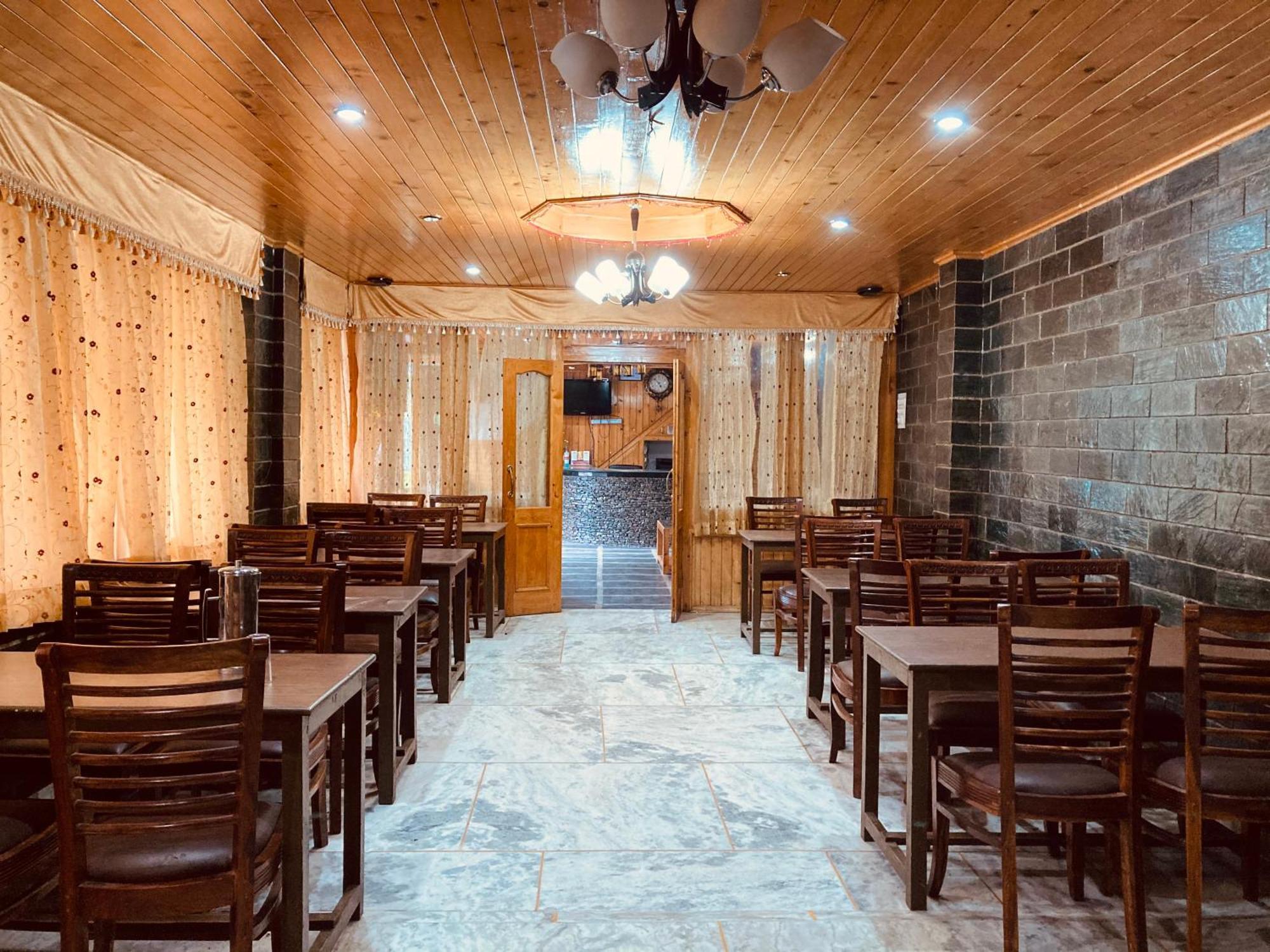 Hotel Hollywood Manali - Scenic River & Mountain View With Premium Rooms 외부 사진