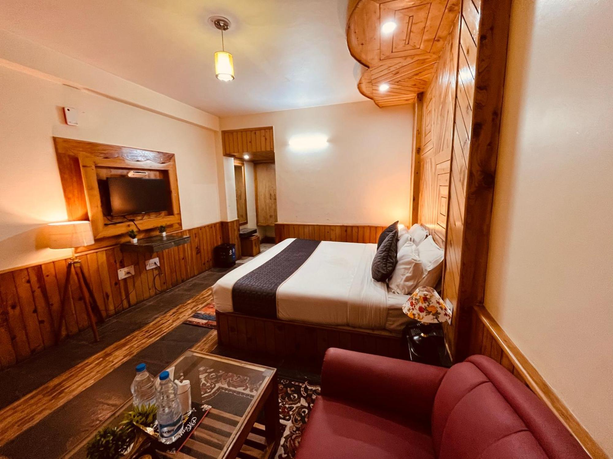 Hotel Hollywood Manali - Scenic River & Mountain View With Premium Rooms 외부 사진