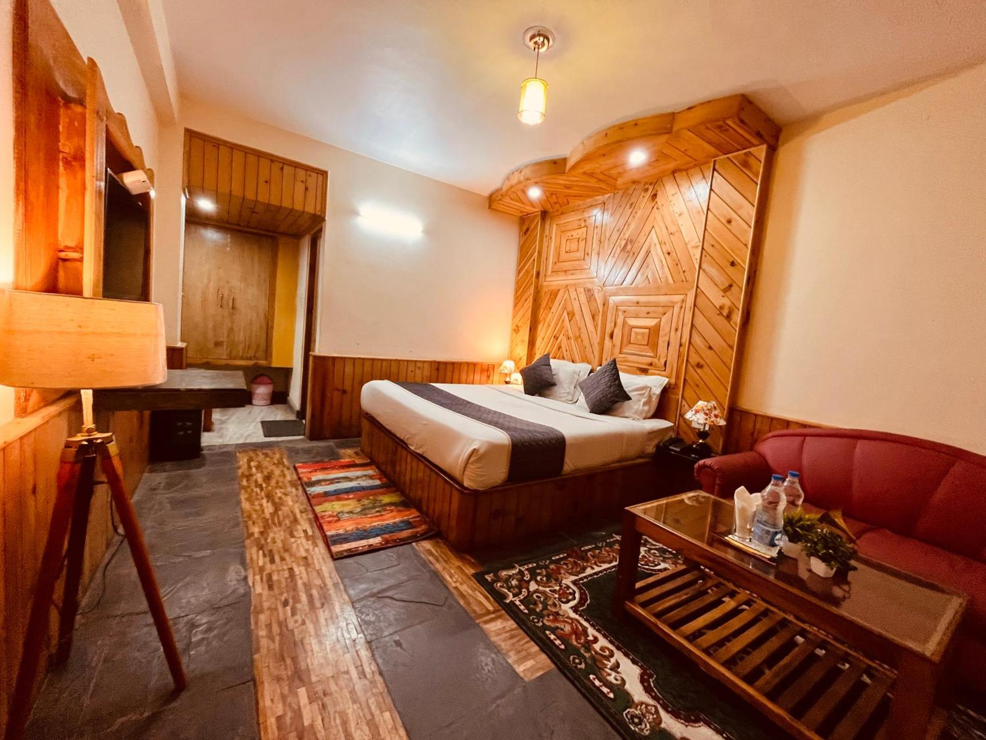 Hotel Hollywood Manali - Scenic River & Mountain View With Premium Rooms 외부 사진
